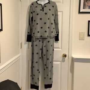 SPLENDID Women’s Gray/ Blue Star Pajama Set Medium